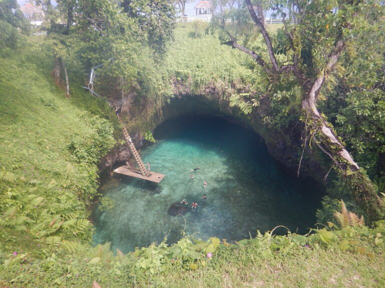 To Sua Ocean Trench